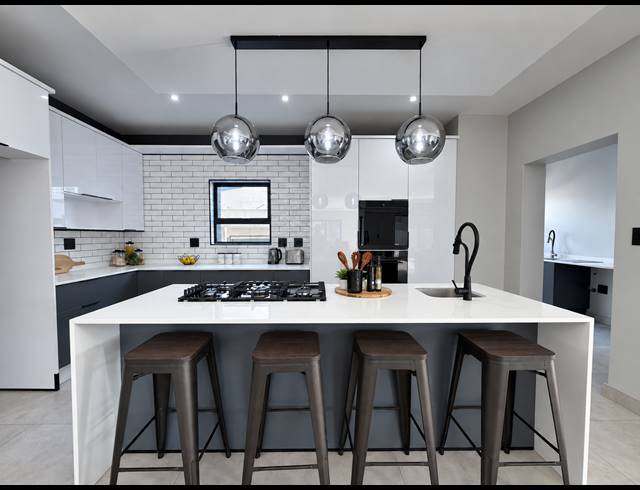 4 BEDROOM FREEHOLD FOR SALE IN FOUNTAINBROOK ESTATE